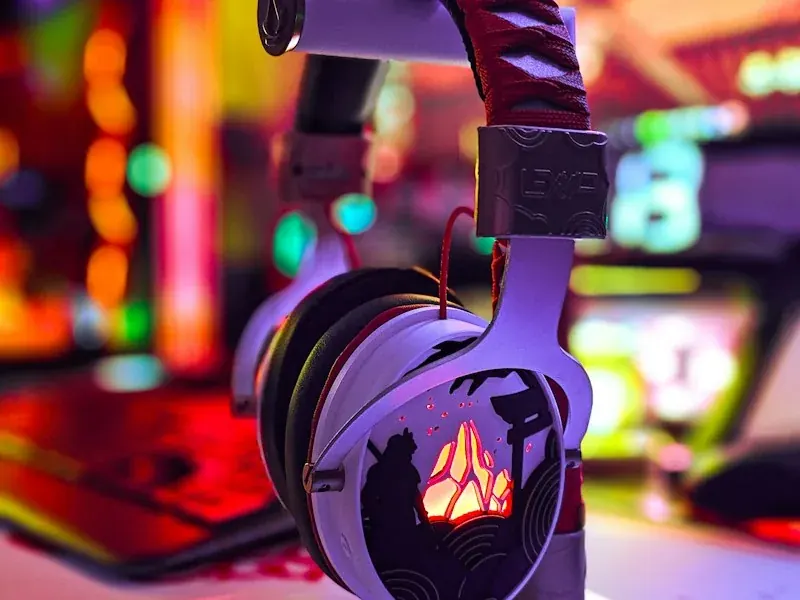 Gaming-Headset mit RGB-Beleuchtung